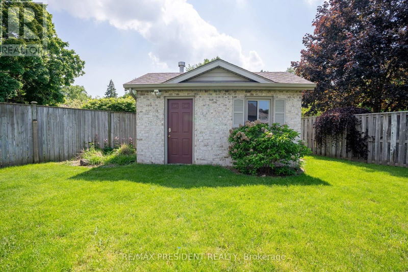 70 Charles Crescent  Chatham-Kent (Wallaceburg), N8A5H7 | Image 40