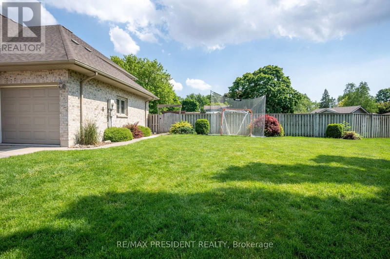 70 Charles Crescent  Chatham-Kent (Wallaceburg), N8A5H7 | Image 5