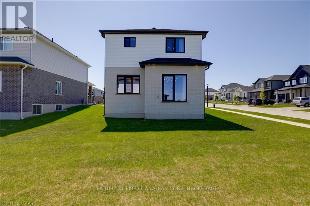 133 BASIL CRESCENT Image 32