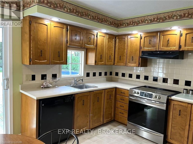 414 SIMCOE ST Street  Warwick (Watford), N0M2S0 | Image 5