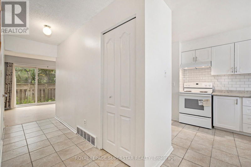 427 Moodie Drive  Ottawa (Nepean), K2H8A6 | Image 12