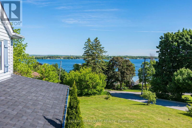 13 Eastern Avenue  Prince Edward County (Ameliasburgh), K8N4Z1 | Image 29