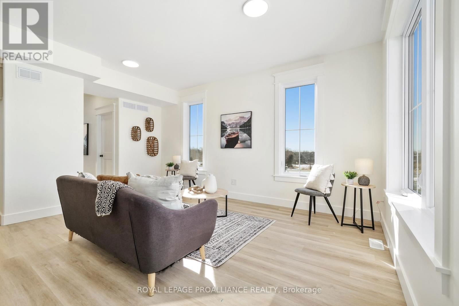 9 HOLLINGSWORTH STREET Image 13