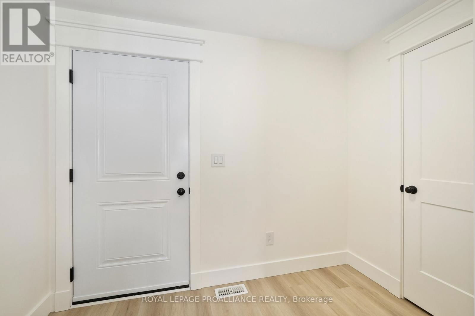 9 HOLLINGSWORTH STREET Image 18