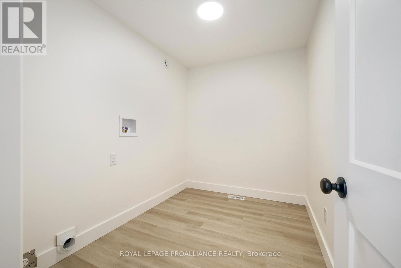 9 HOLLINGSWORTH STREET Image 20