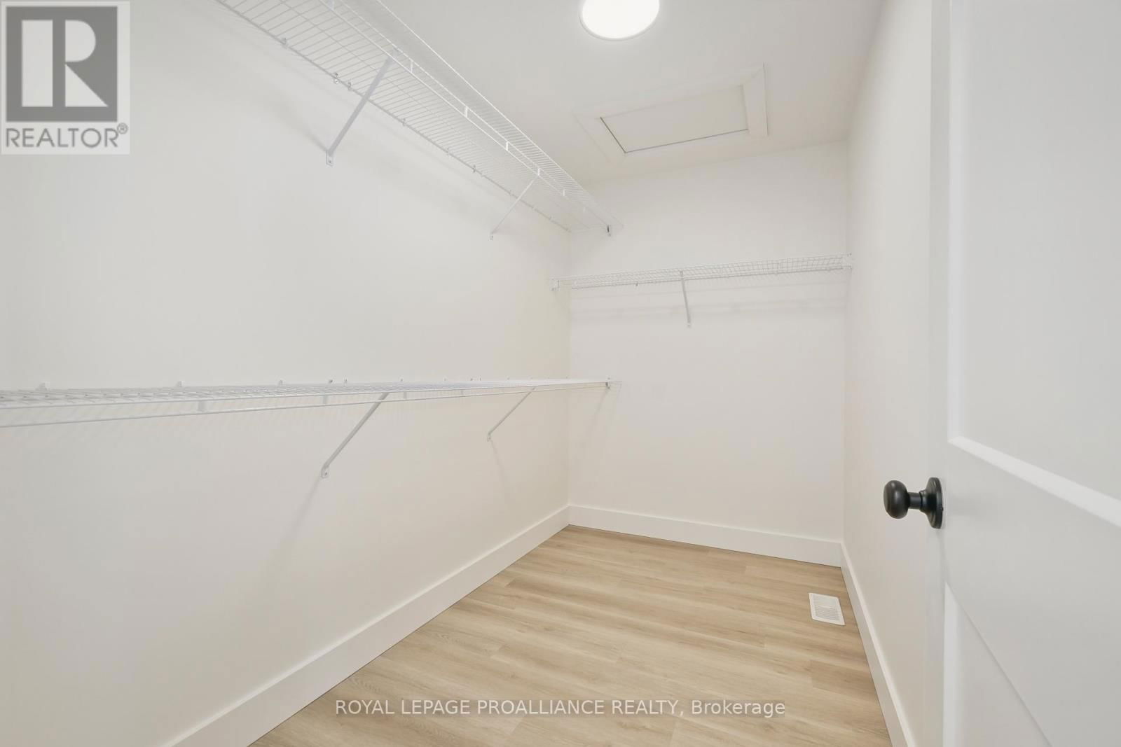9 HOLLINGSWORTH STREET Image 21