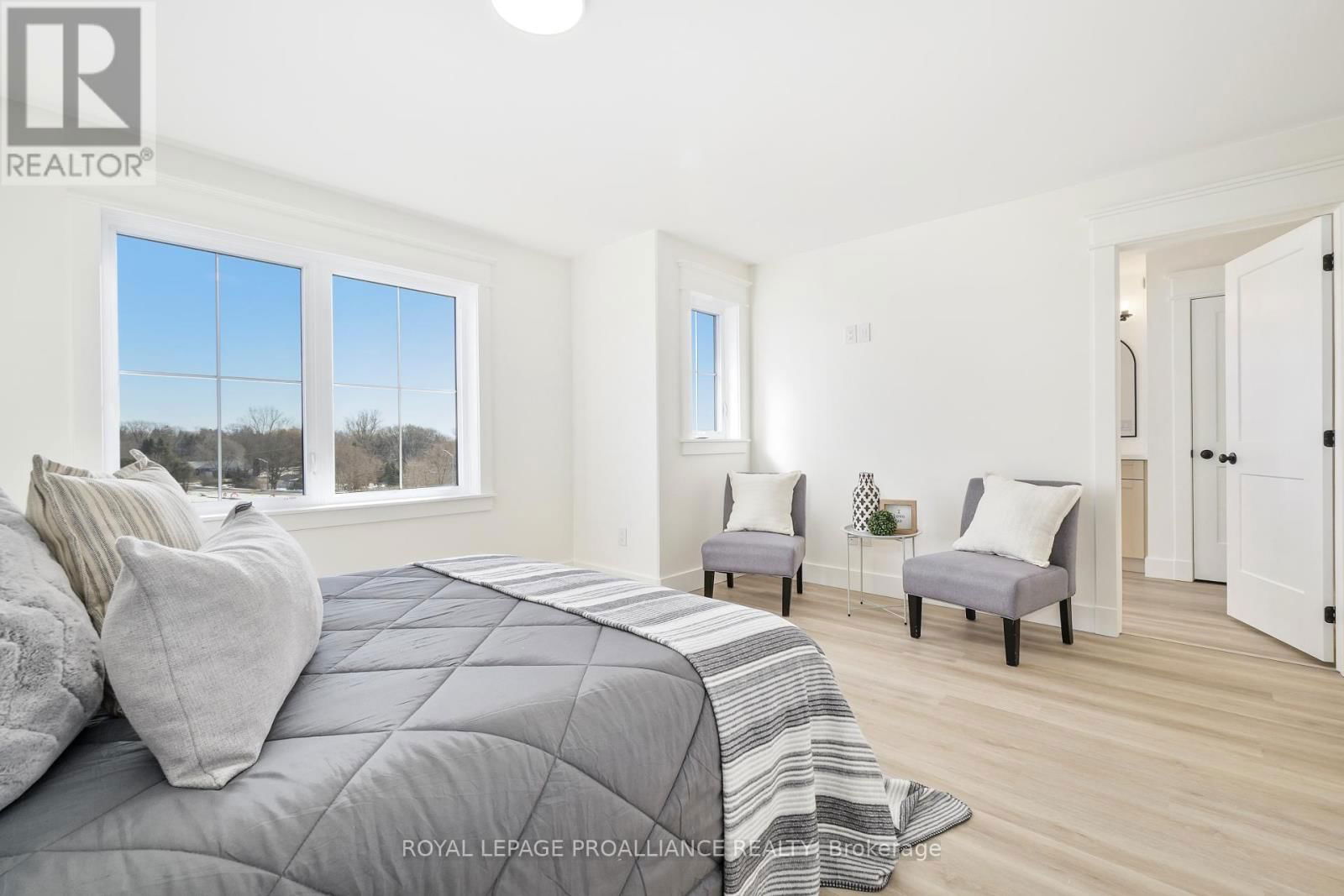 9 HOLLINGSWORTH STREET Image 23