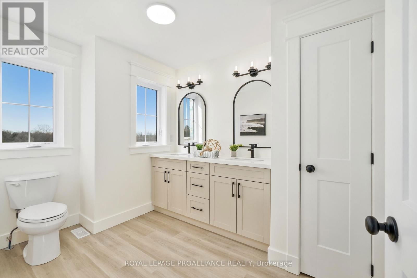 9 HOLLINGSWORTH STREET Image 24
