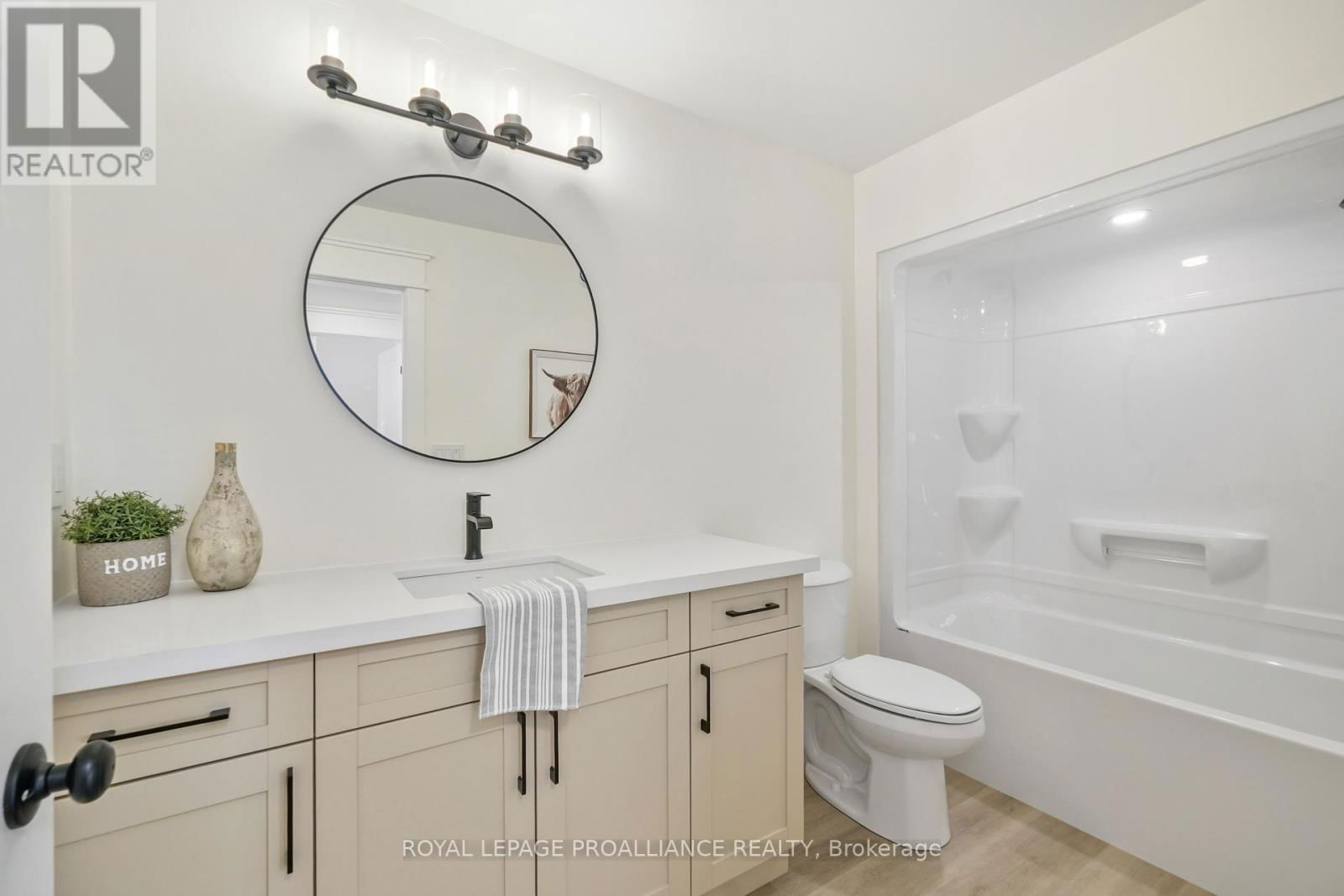 9 HOLLINGSWORTH STREET Image 28