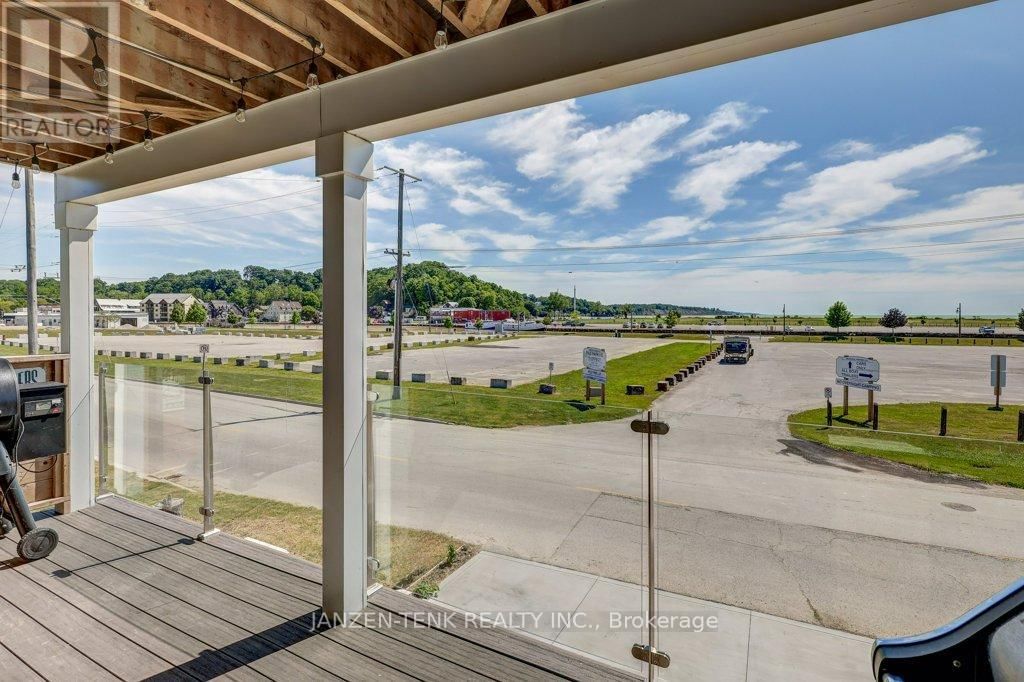 163 MAUD STREET Image 16