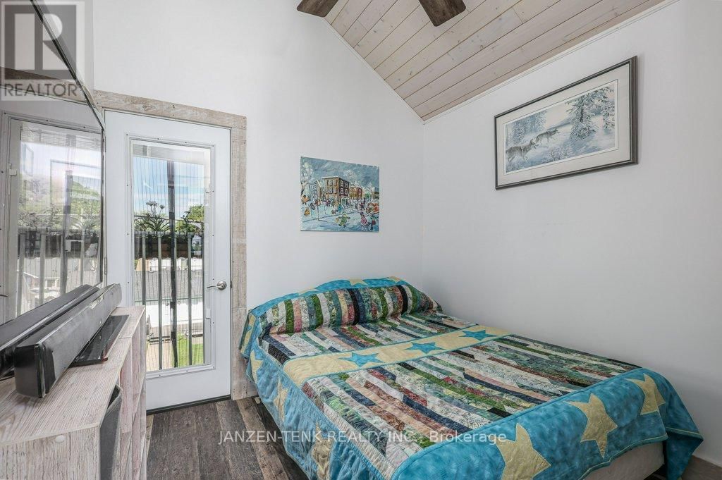 163 MAUD STREET Image 23