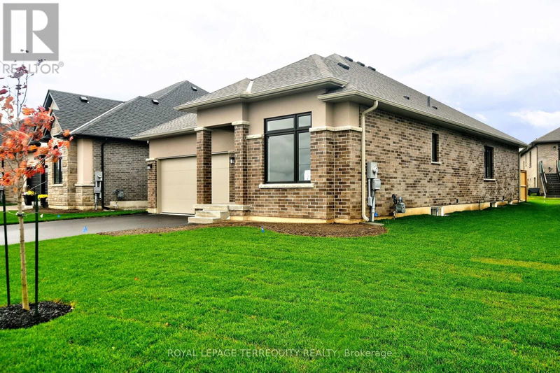 566 Old Course Trail  Welland, L3B6G4 | Image 2