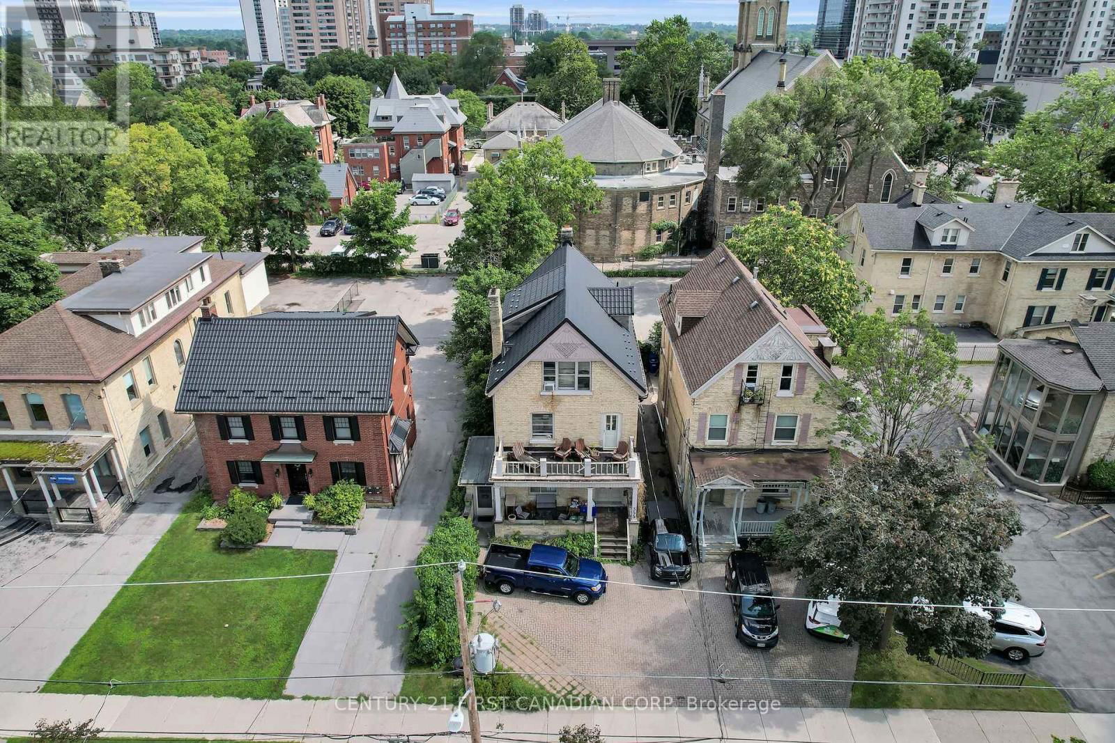 355 DUFFERIN AVENUE Image 38