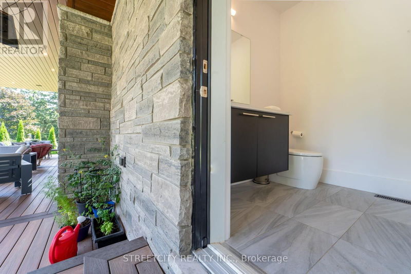 21222 Vanneck Road  London, N6H5L2 | Image 32