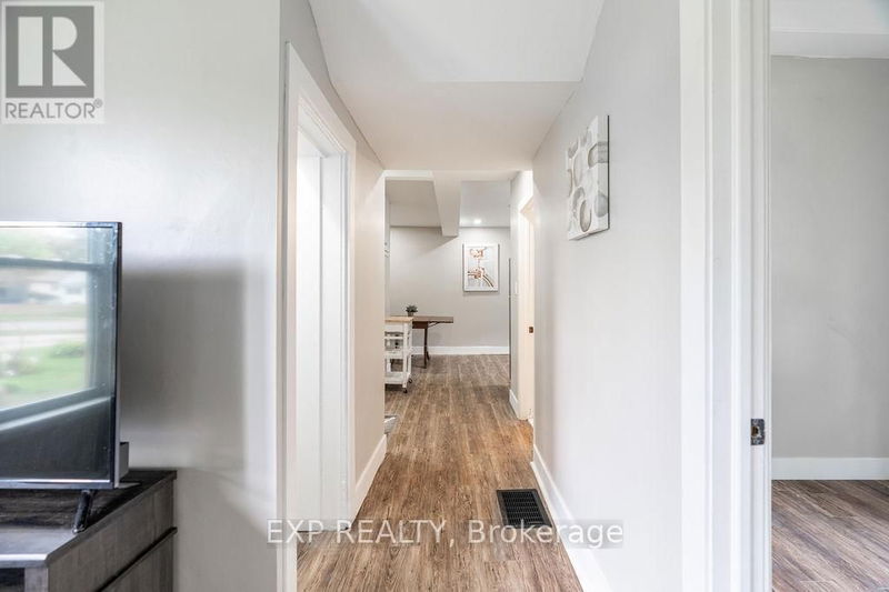 354 Spruce Street  London, N5W4N7 | Image 11