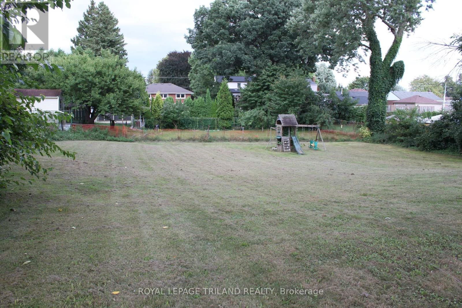 6566 DRUMMOND ROAD Image 11