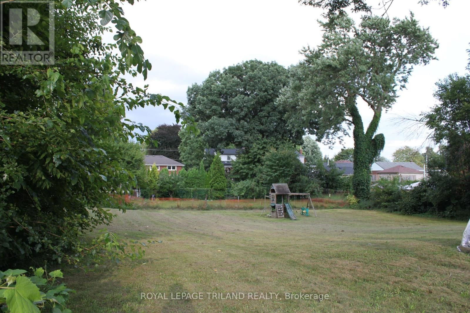 6566 DRUMMOND ROAD Image 12