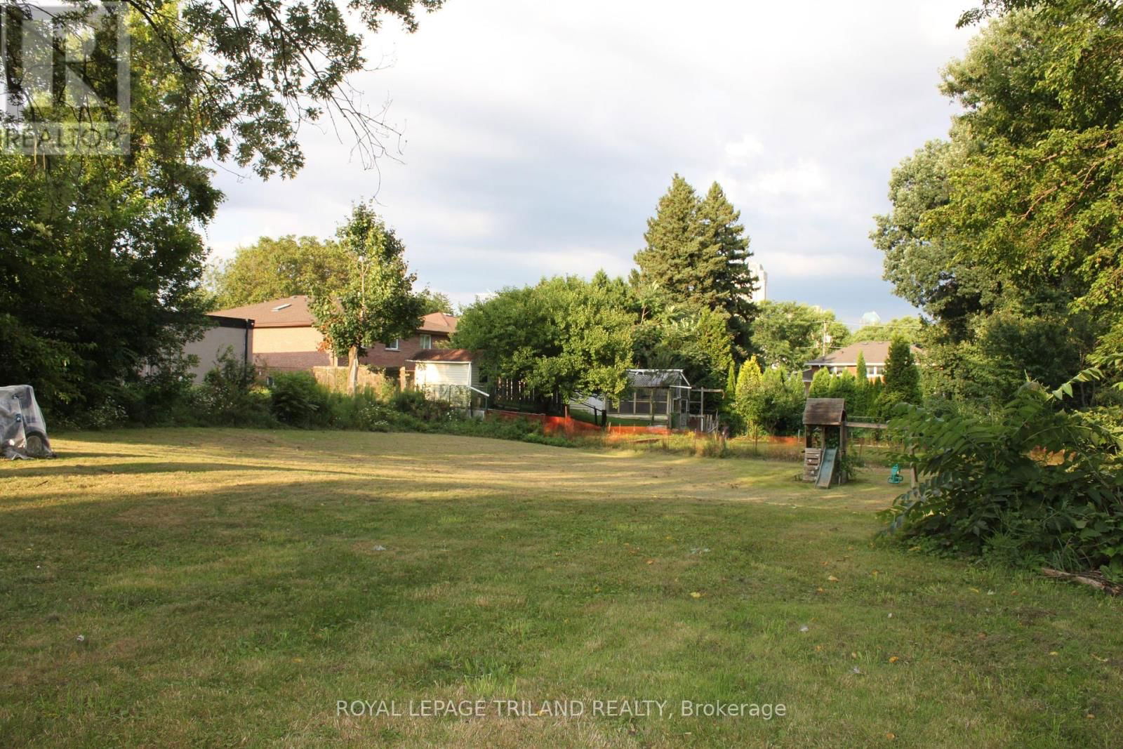 6566 DRUMMOND ROAD Image 13