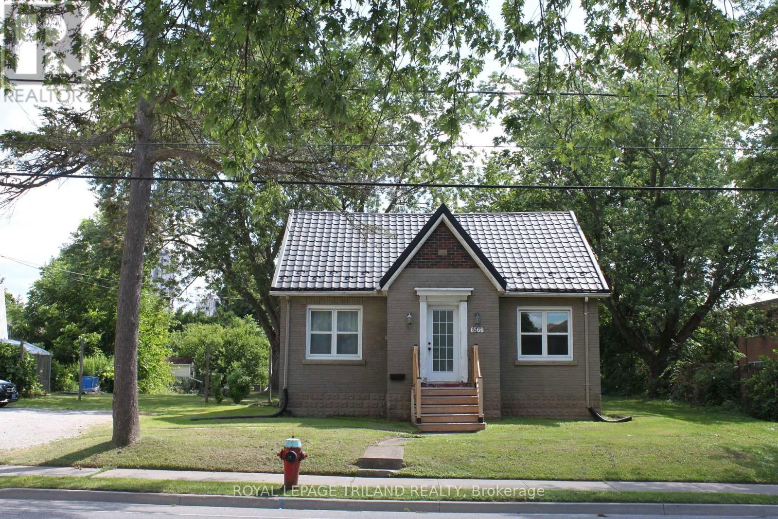 6566 DRUMMOND ROAD Image 15
