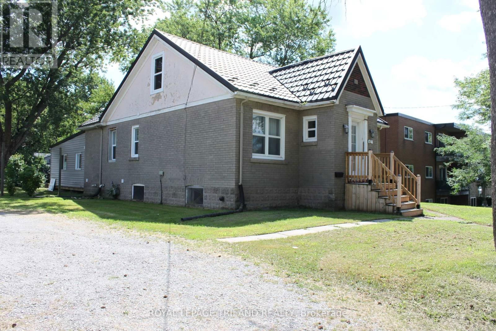 6566 DRUMMOND ROAD Image 16