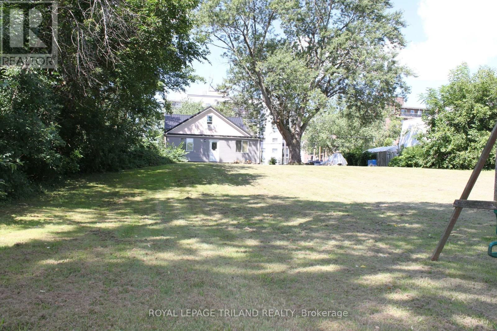 6566 DRUMMOND ROAD Image 18