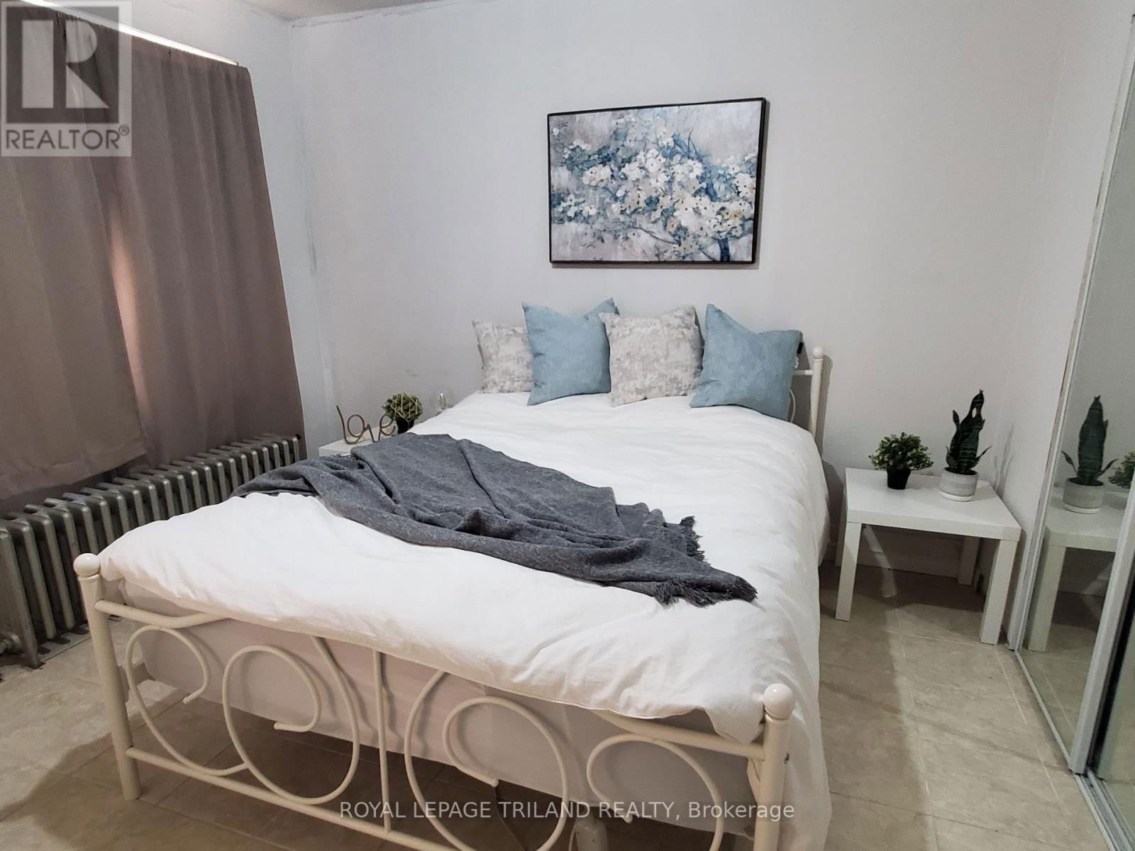6566 DRUMMOND ROAD Image 24