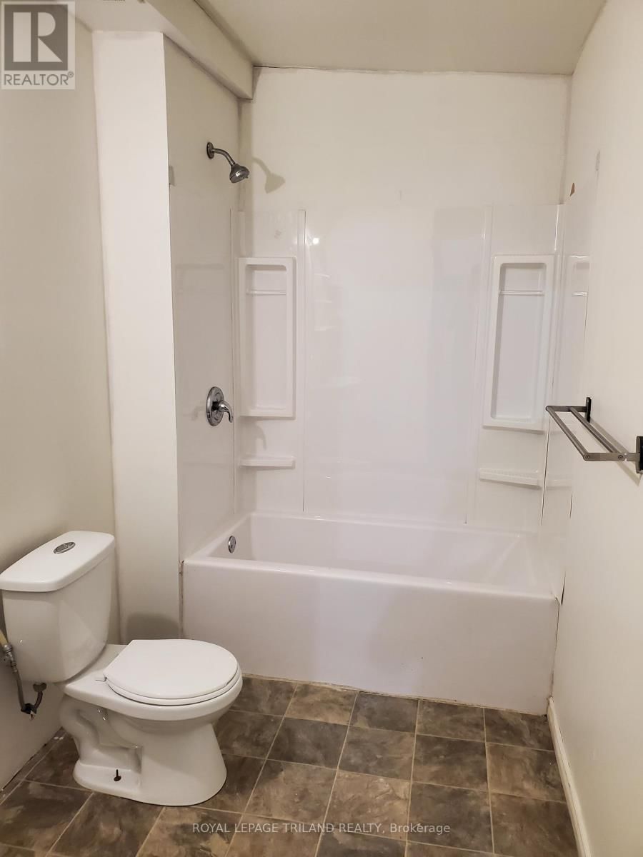 6566 DRUMMOND ROAD Image 25
