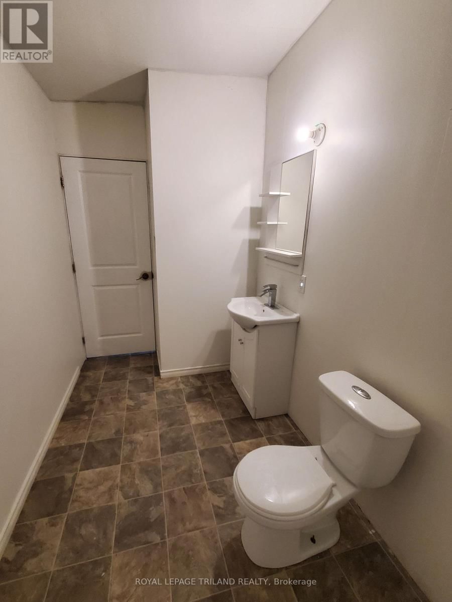 6566 DRUMMOND ROAD Image 29