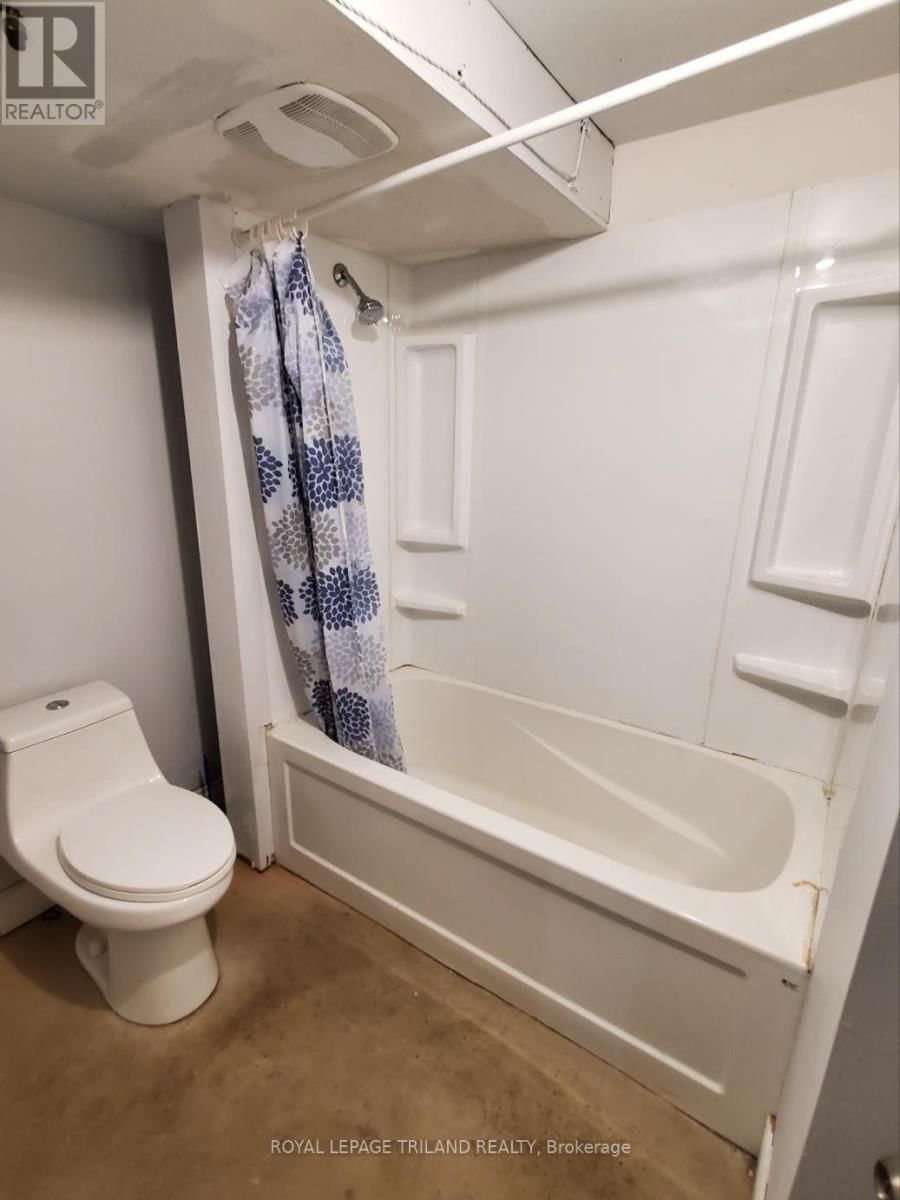 6566 DRUMMOND ROAD Image 33