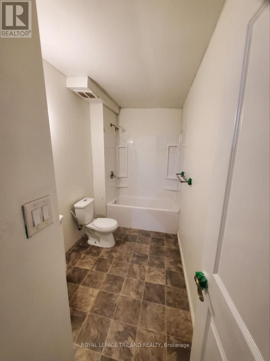 6566 DRUMMOND ROAD Image 37