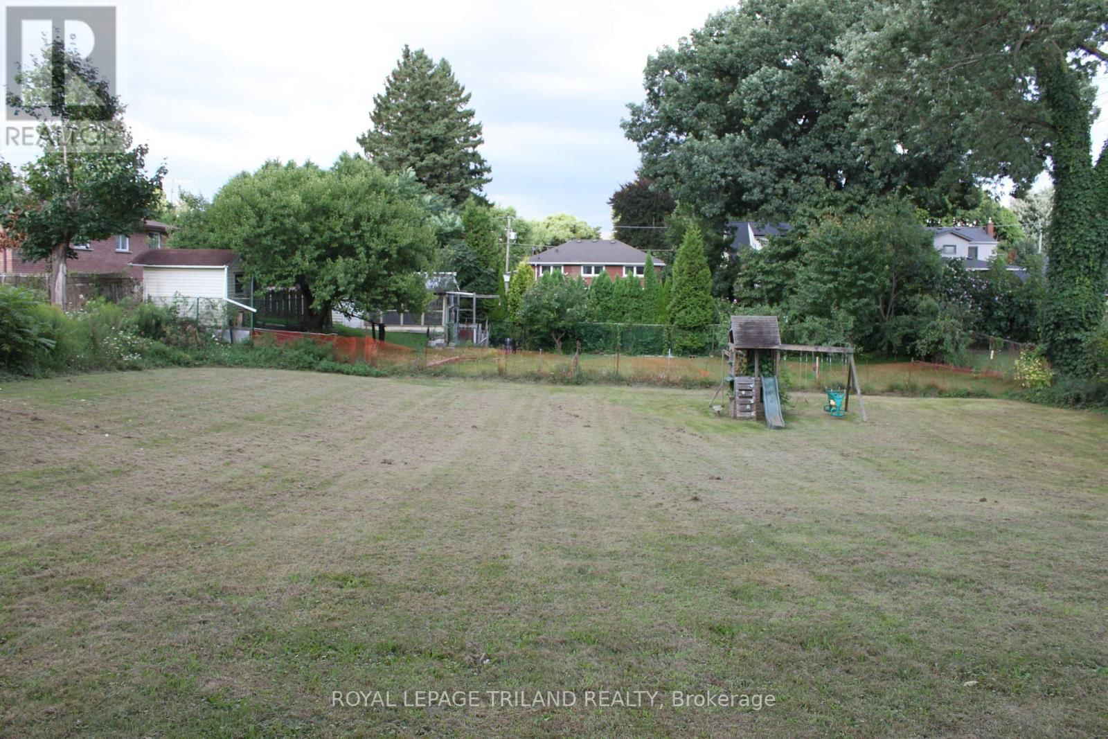 6566 DRUMMOND ROAD Image 9