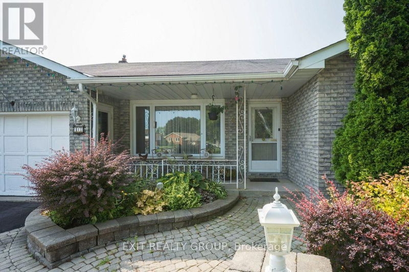 43 Farley Crescent  Quinte West, K8V6J7 | Image 2