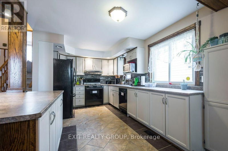 43 Farley Crescent  Quinte West, K8V6J7 | Image 5