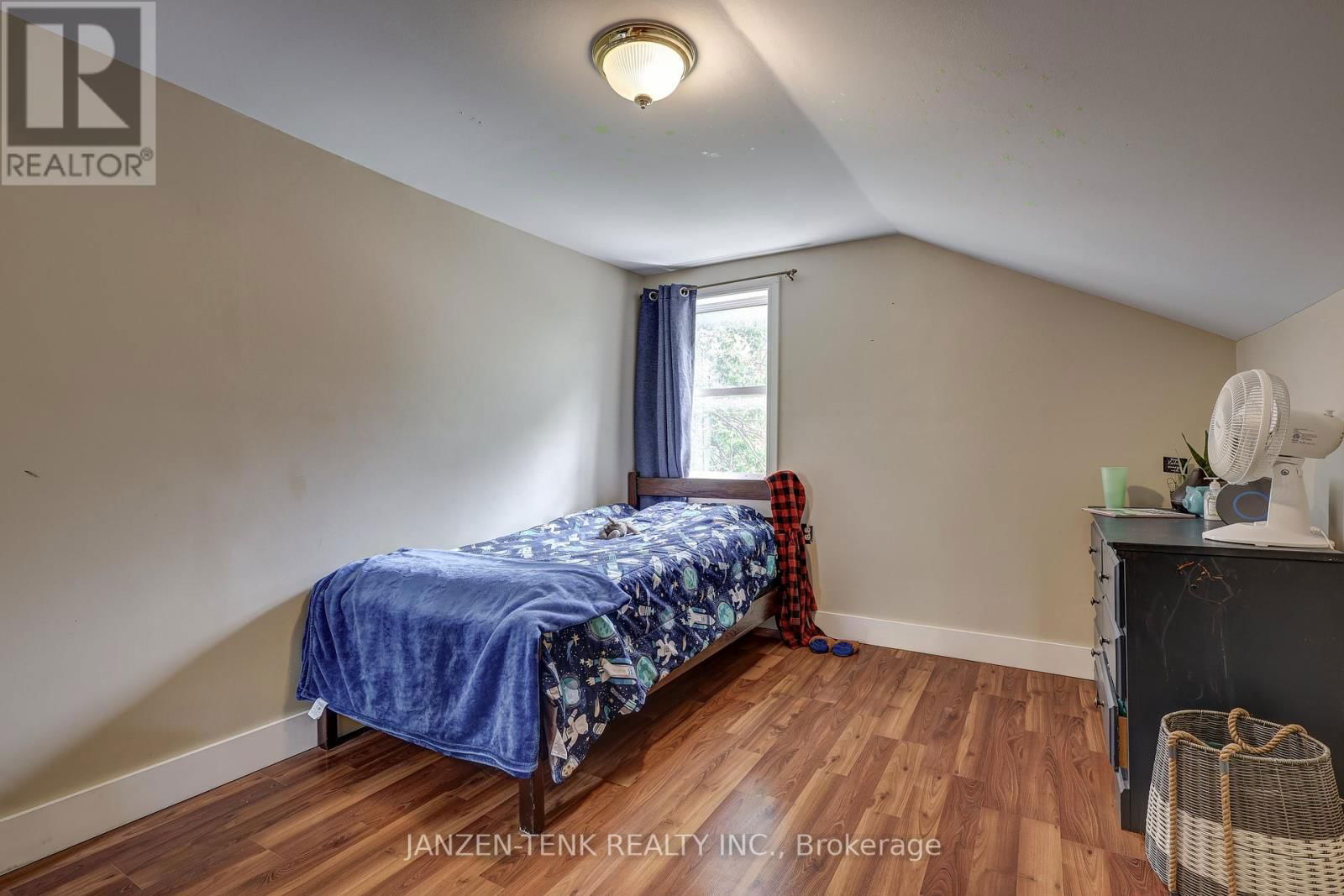 278 SYDENHAM STREET E Image 20