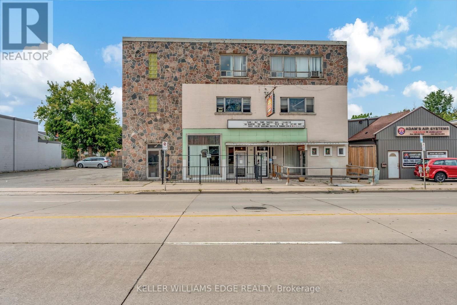 225 PARKDALE AVENUE NORTH Image 1