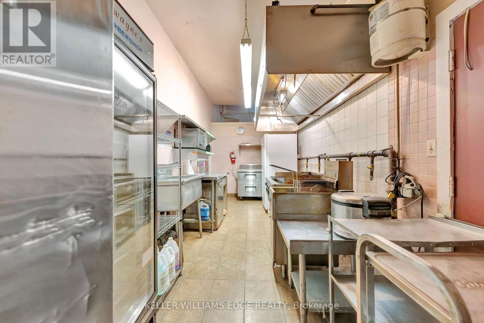 225 PARKDALE AVENUE NORTH Image 10