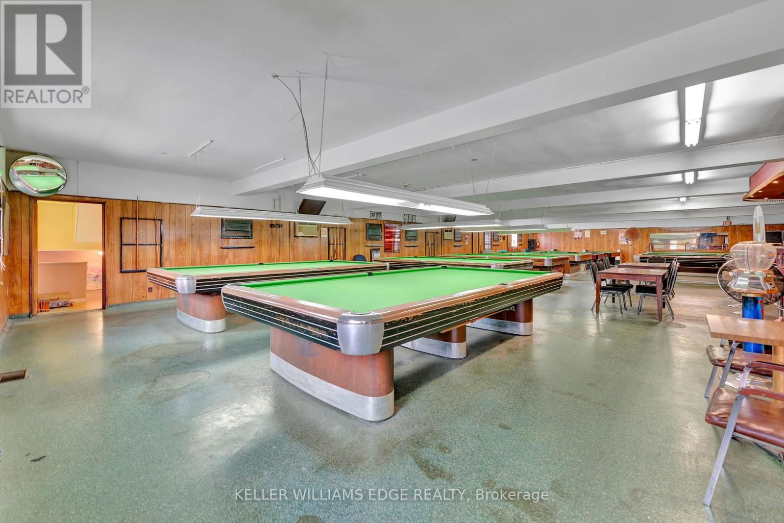225 PARKDALE AVENUE NORTH Image 17