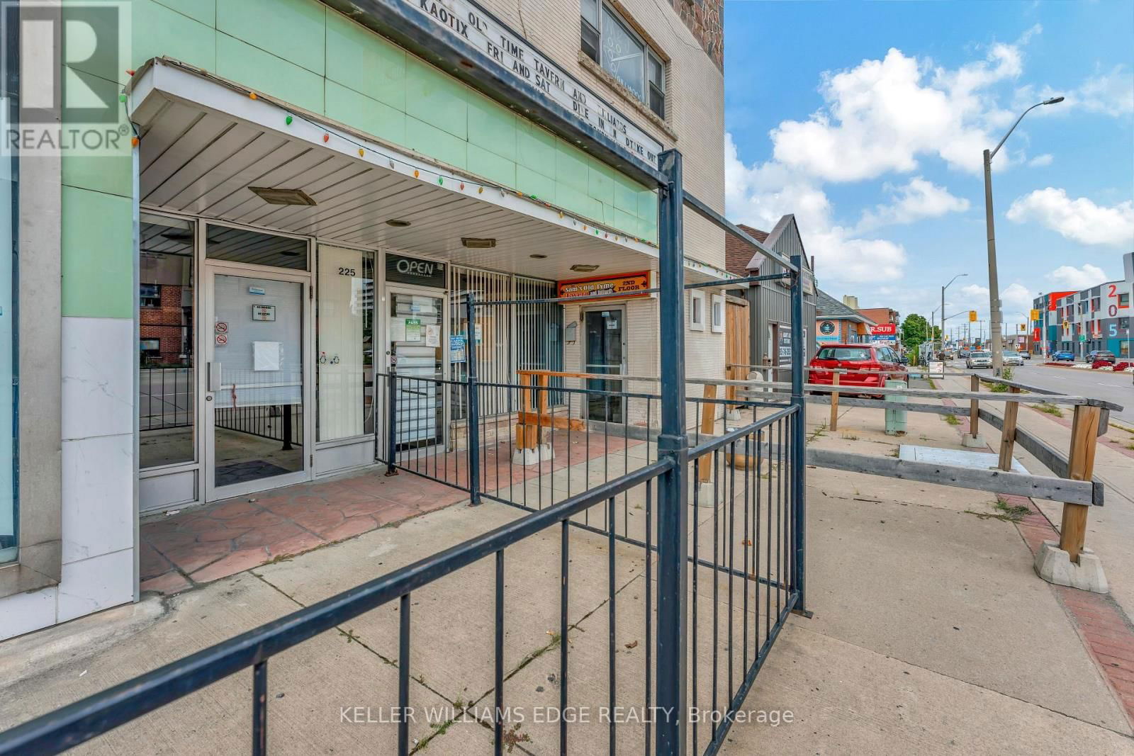 225 PARKDALE AVENUE NORTH Image 2