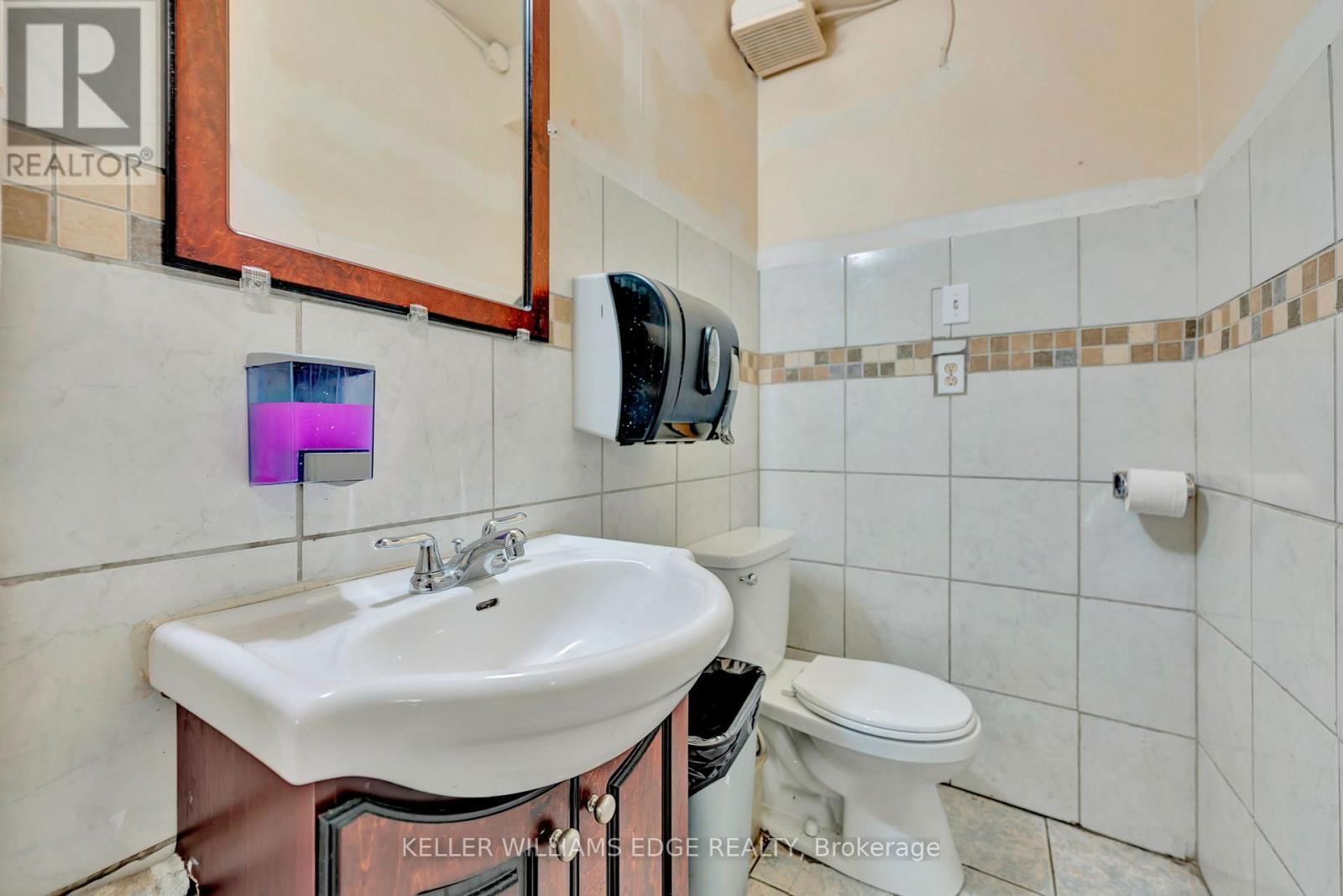 225 PARKDALE AVENUE NORTH Image 21