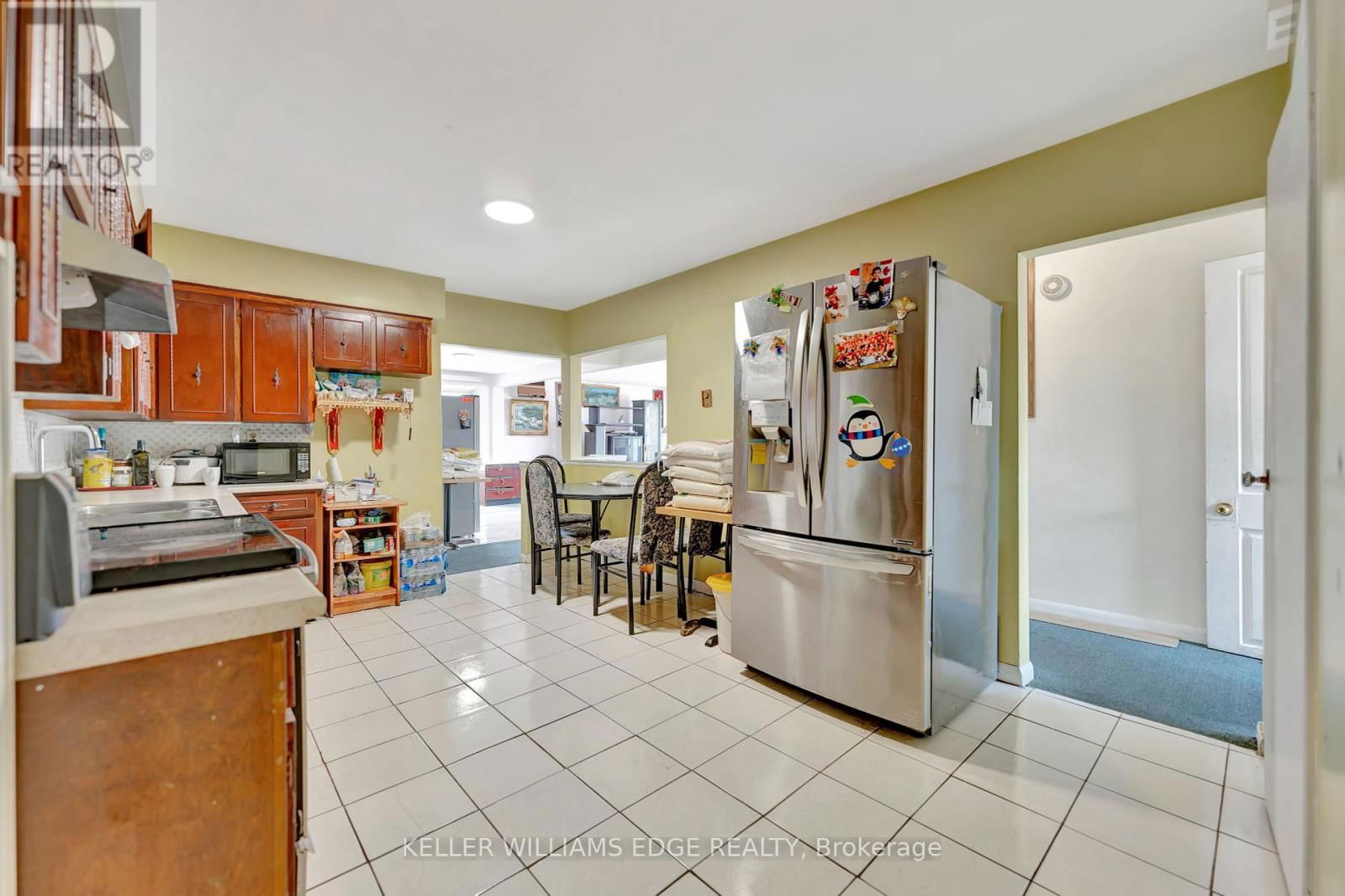 225 PARKDALE AVENUE NORTH Image 24