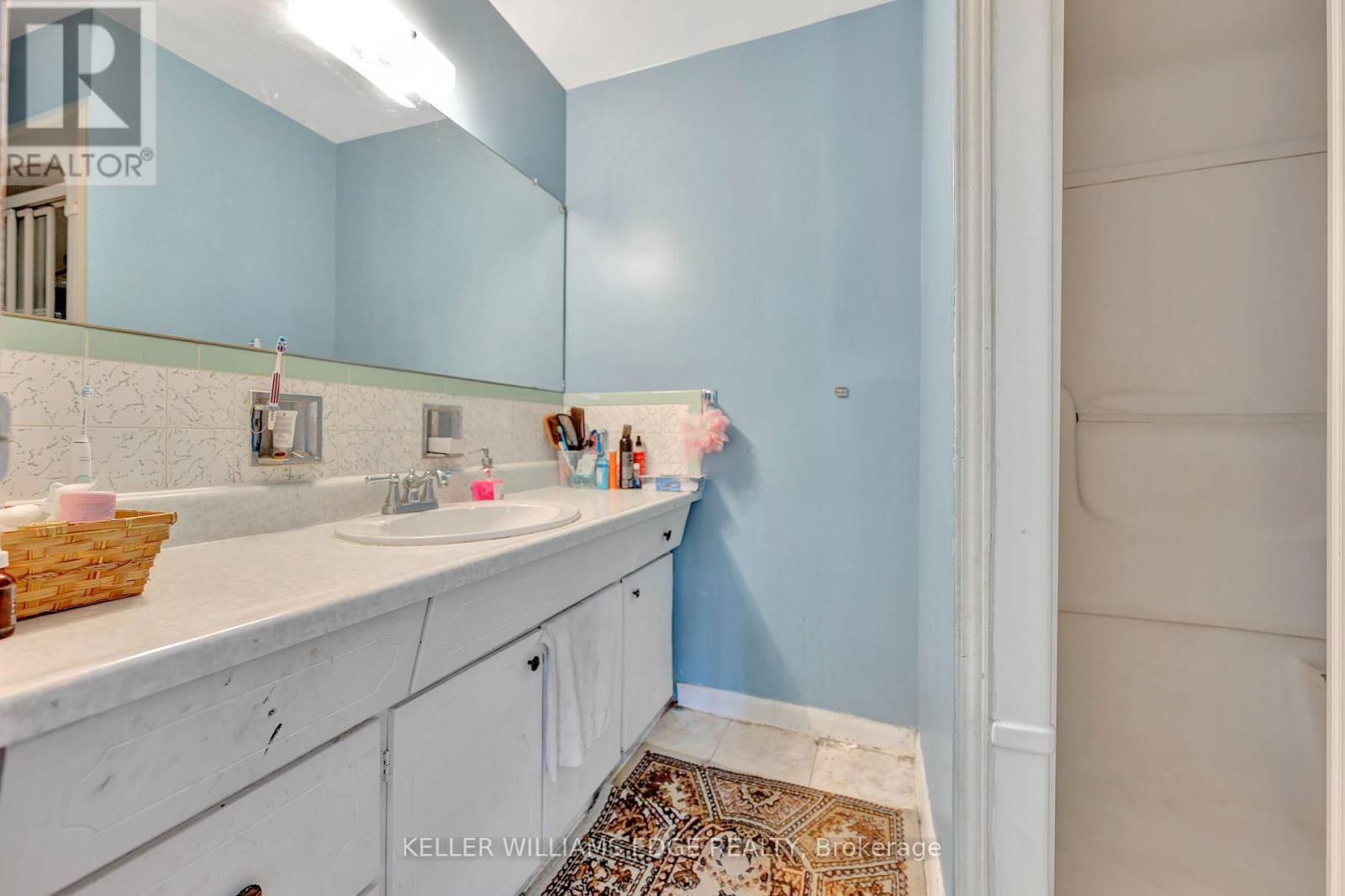 225 PARKDALE AVENUE NORTH Image 27