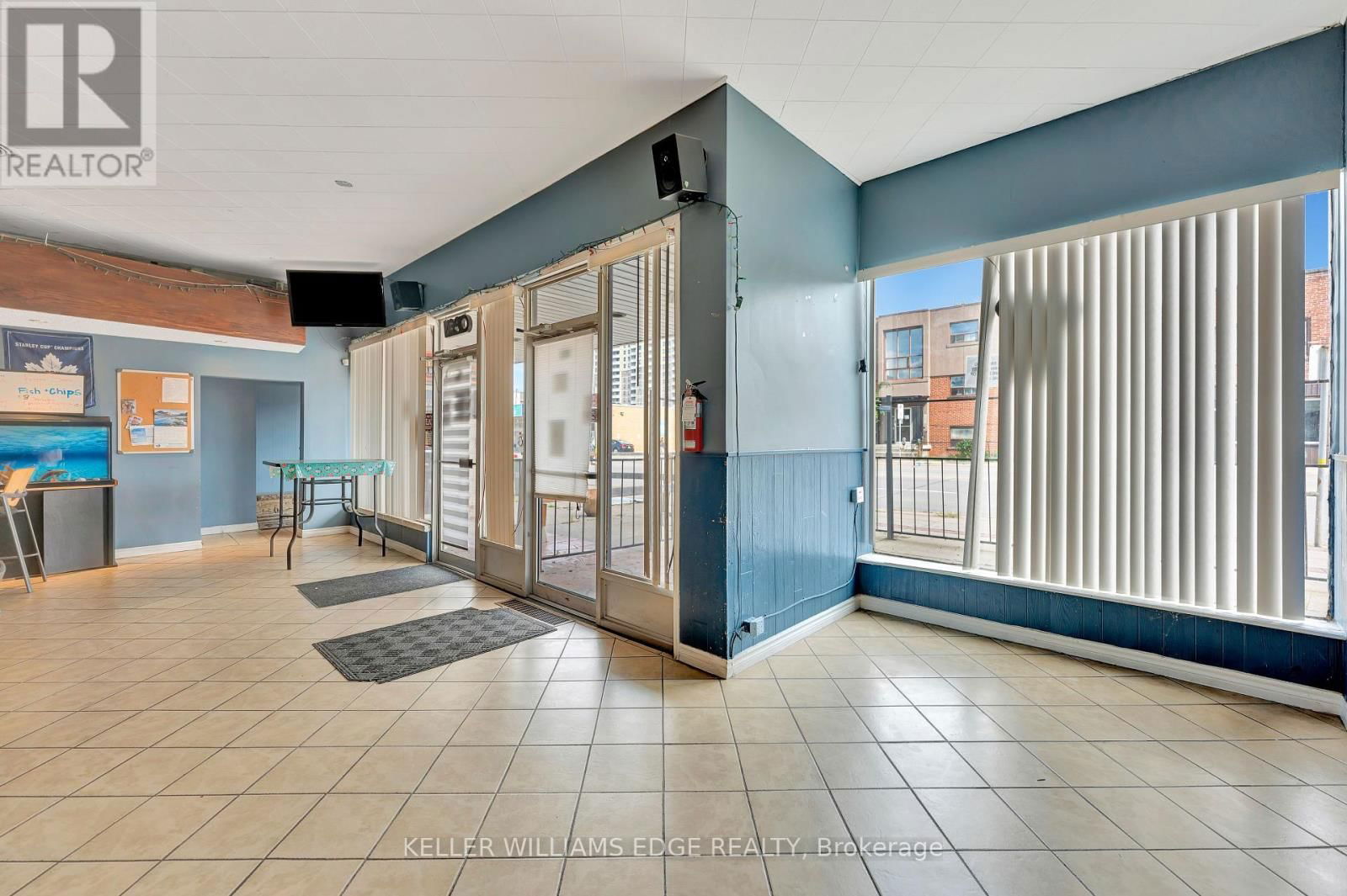 225 PARKDALE AVENUE NORTH Image 3