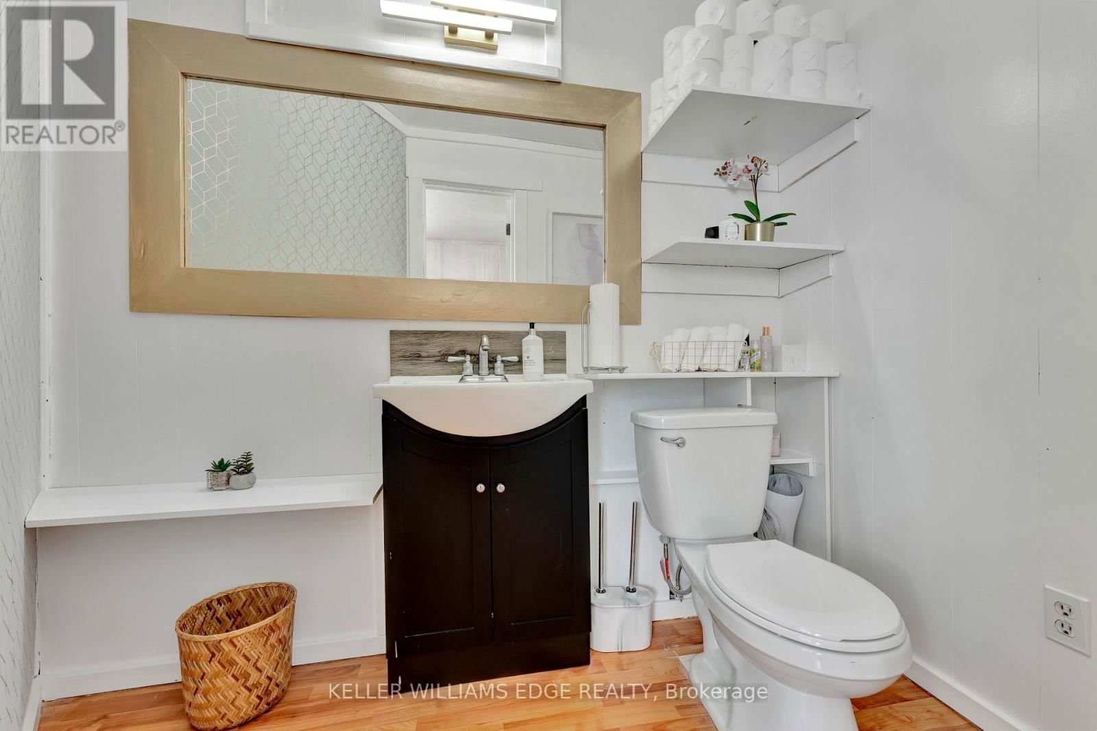 225 PARKDALE AVENUE NORTH Image 32