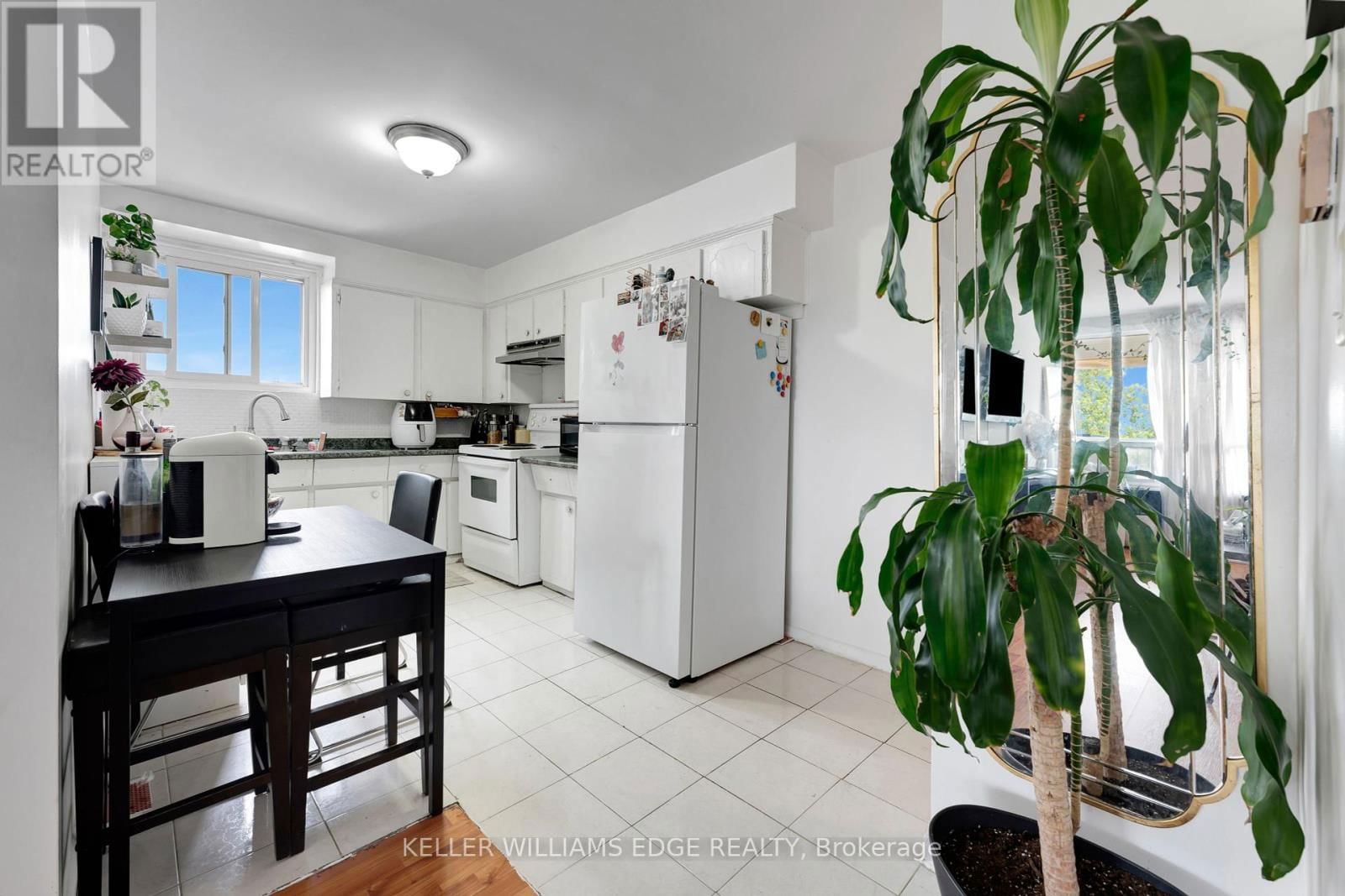 225 PARKDALE AVENUE NORTH Image 35