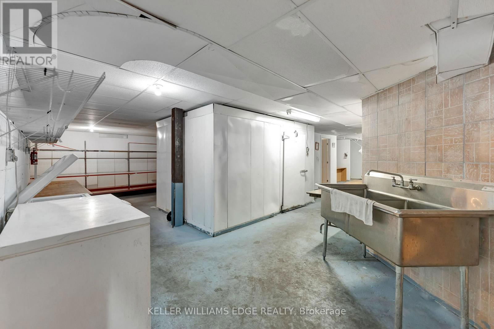 225 PARKDALE AVENUE NORTH Image 40