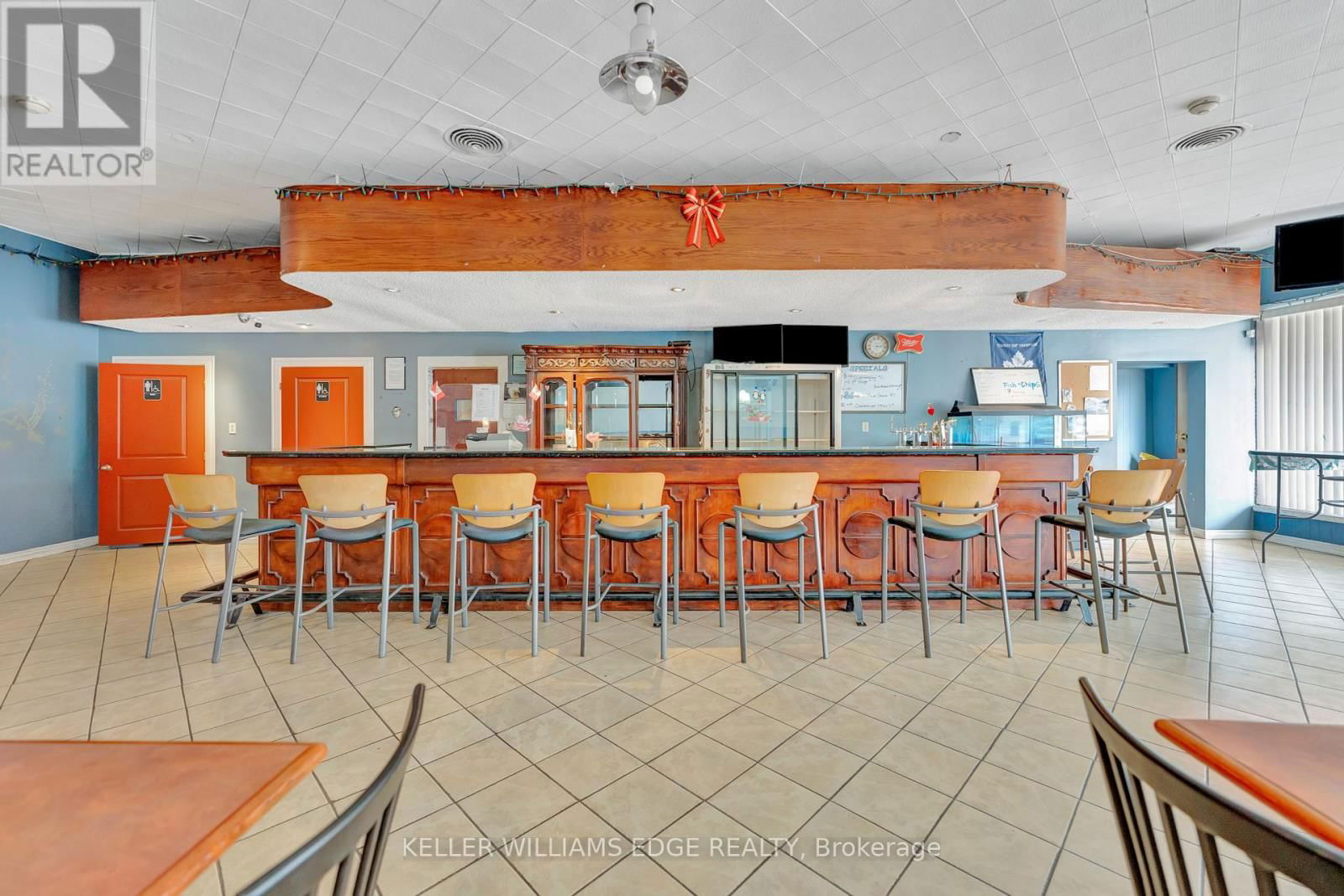 225 PARKDALE AVENUE NORTH Image 7