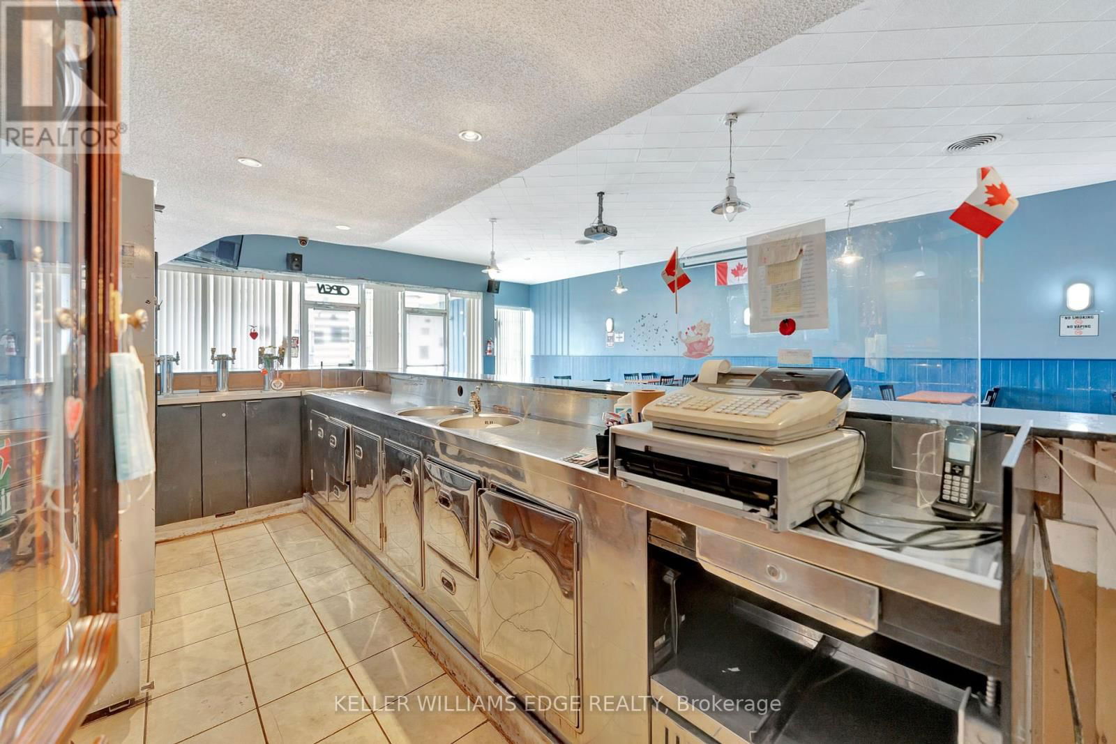 225 PARKDALE AVENUE NORTH Image 8