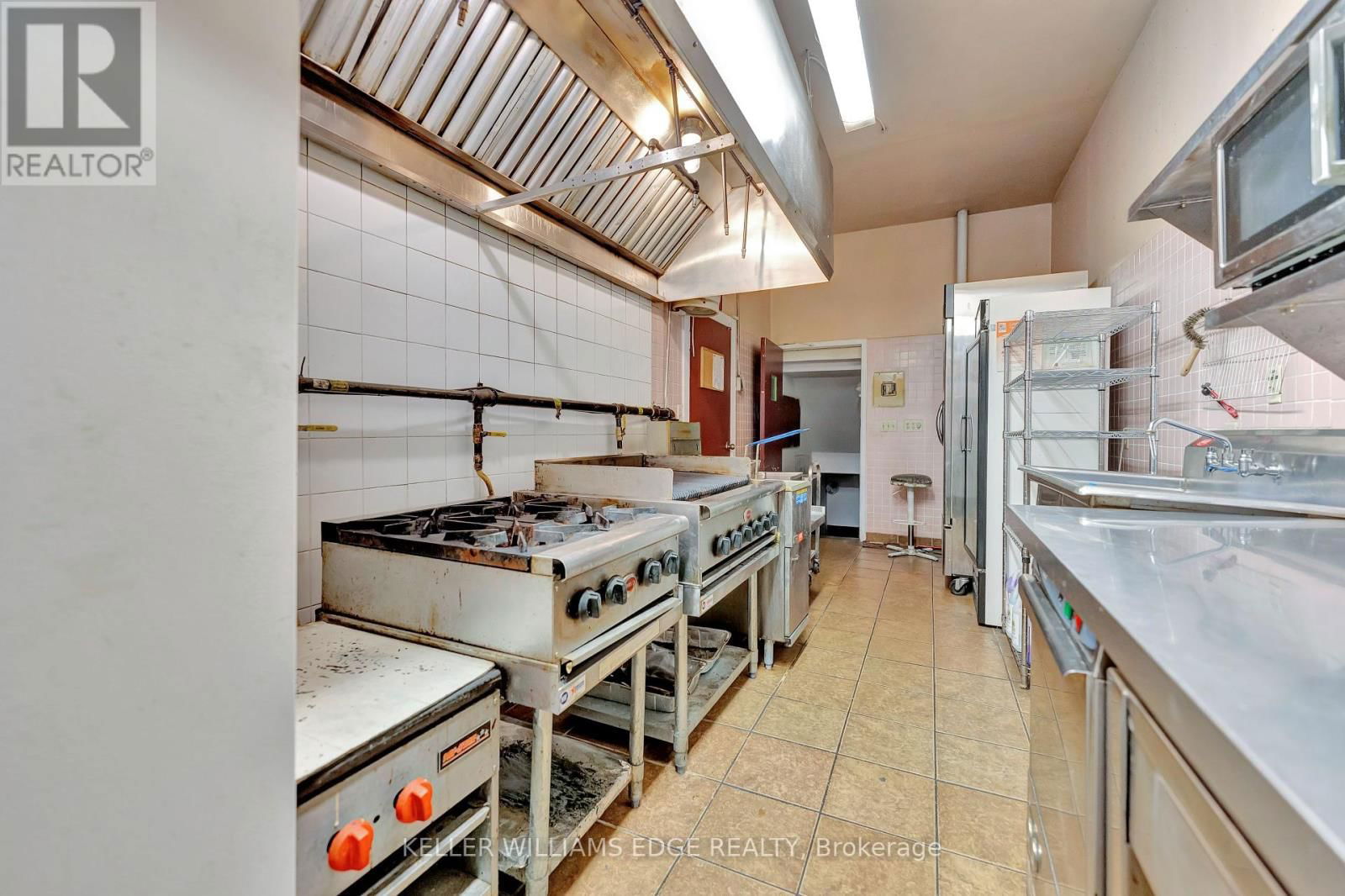 225 PARKDALE AVENUE NORTH Image 9