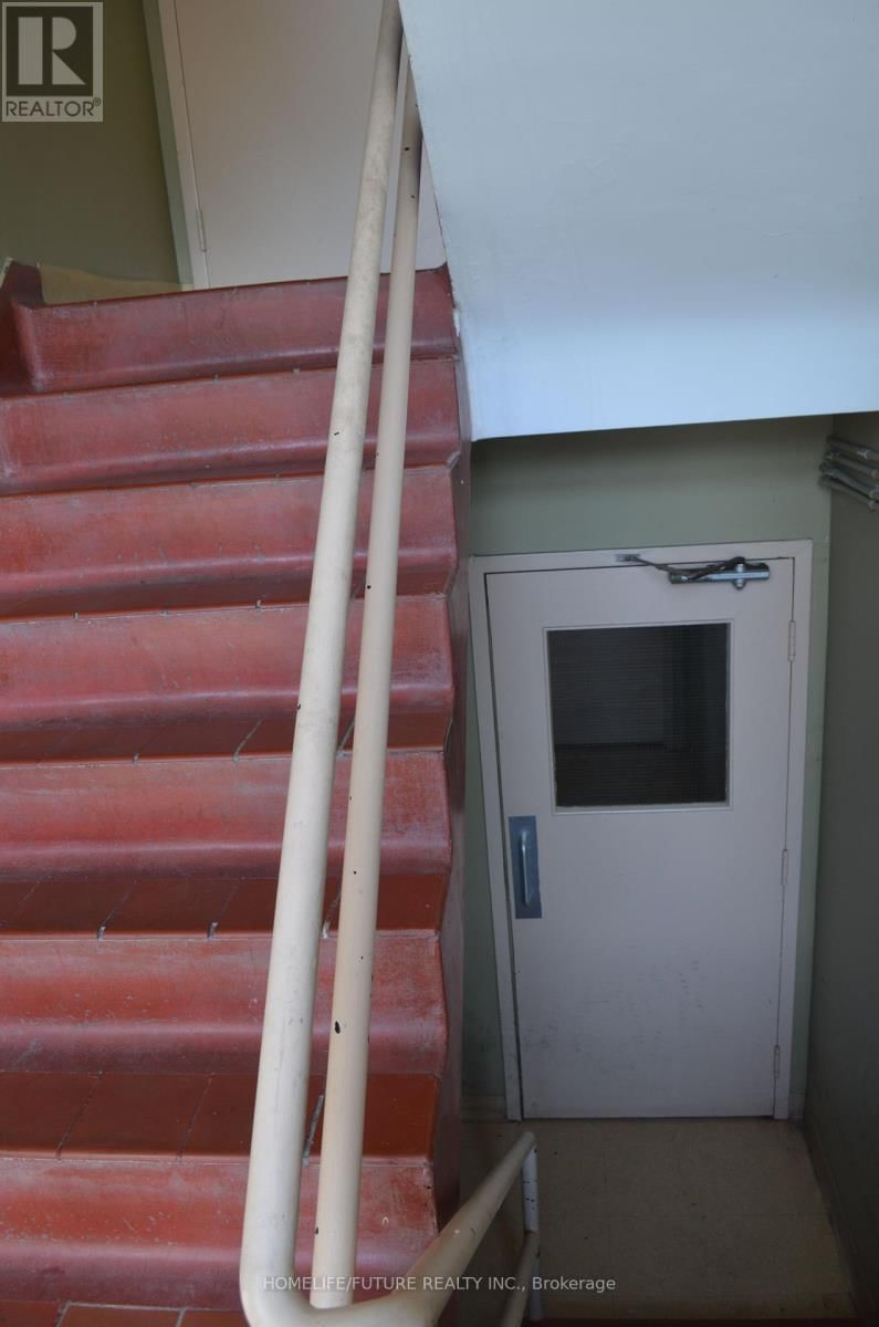 234 DUNDAS STREET WEST Image 10