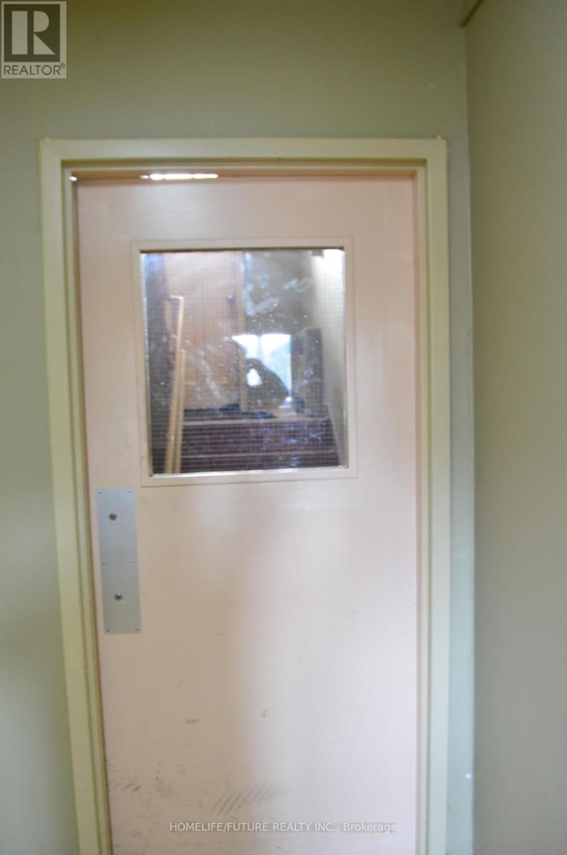 234 DUNDAS STREET WEST Image 12